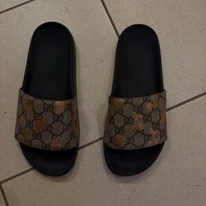 RARE GUCCI SLIDES